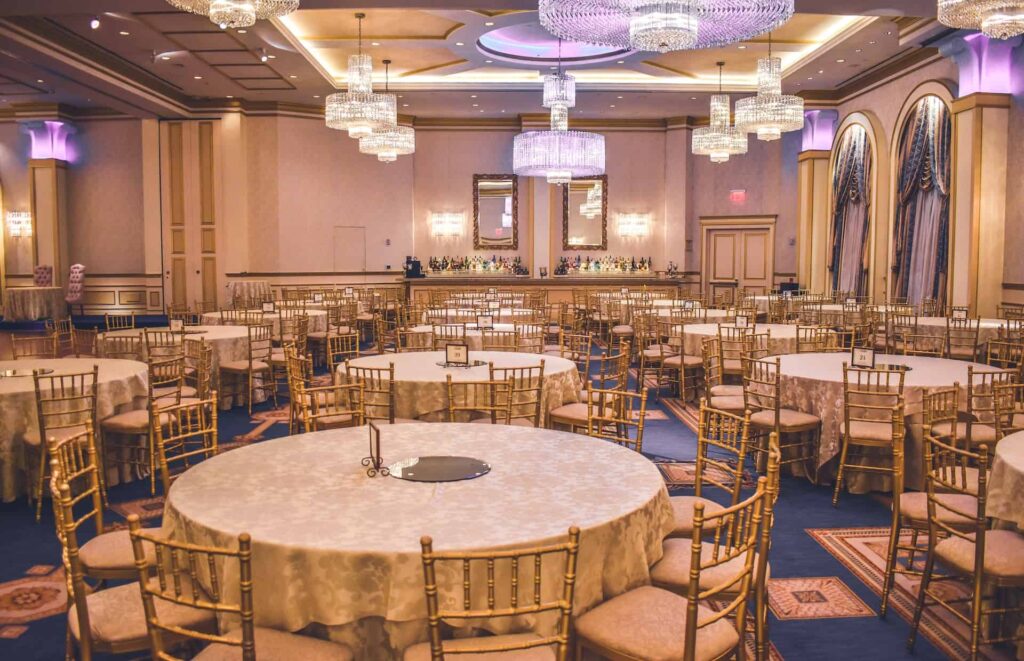 what size tablecloth for 5ft round table featured image